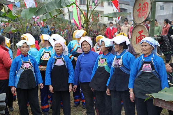 南丹壮族服饰7.png