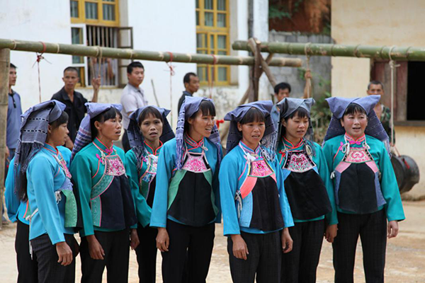南丹壮族服饰2.png