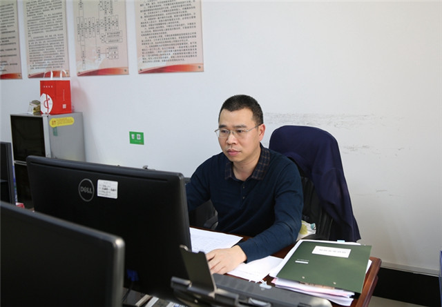 何少稳 副本1.jpg