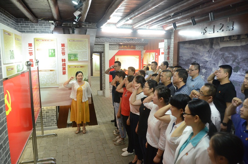04 ͼΪ��ƽ�ؼͼ���ɲ����й�����ʡ��ί��Ҧ��ַ����չ�������뵳�Ĵ�..JPG