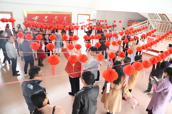 ͼΪ�˲�����ί��ί��չ�µ��ջ�ֳ�.jpg