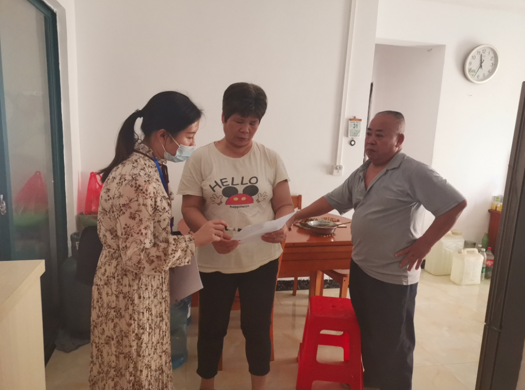 西湾矿区管理处党员干部深入矿区开展新冠病毒疫苗接种人员信息摸排及疫苗接种知识宣传工作.png